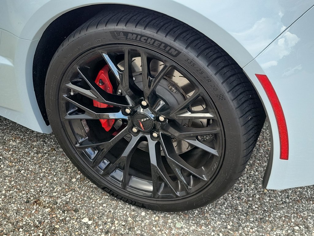 Used 2018 Chevrolet Corvette Z06 RWD image 5