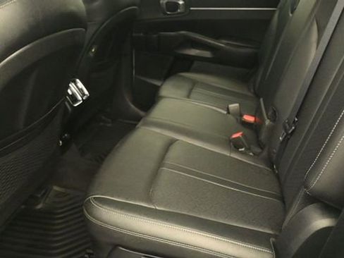 Used 2022 Kia Sorento S w/ Panoramic Sunroof Package FWD image 10