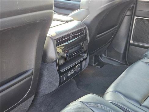 Used 2024 Jeep Wagoneer Series II w/ Flexible Seating Group image 17