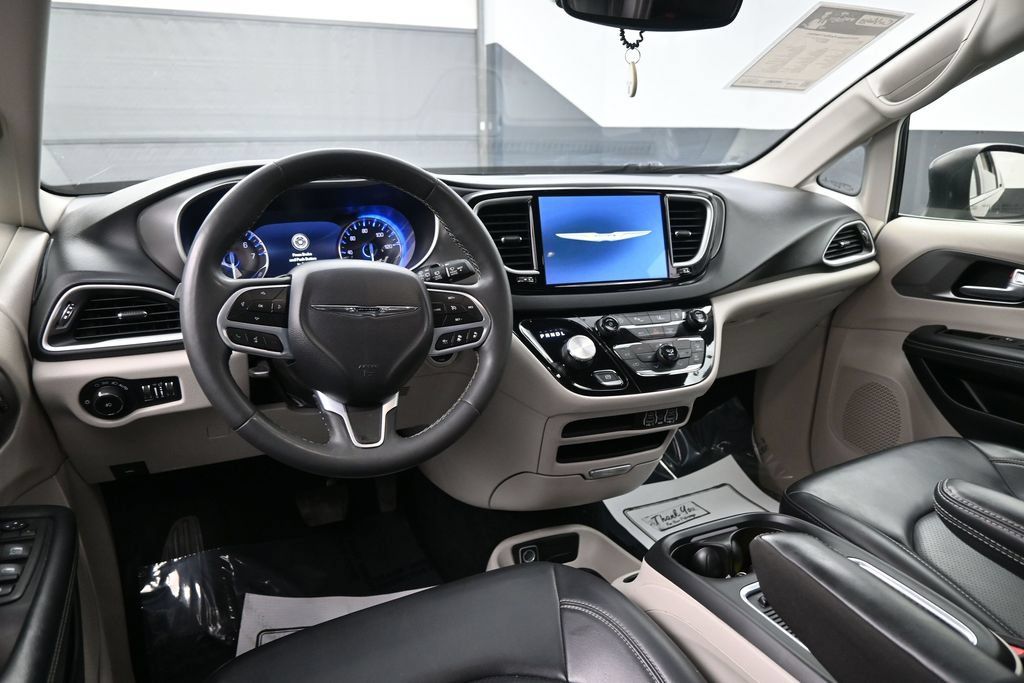 Used 2023 Chrysler Pacifica Touring-L FWD image 24