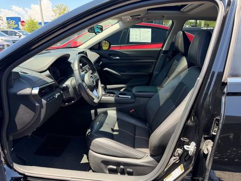 Used 2022 Nissan Altima 2.5 SR w/ Midnight Edition Package FWD image 9