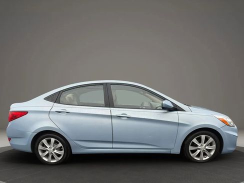 Used 2014 Hyundai Accent GLS w/ Option Group 2 FWD image 4