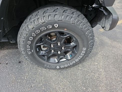 Used 2023 Jeep Wrangler Unlimited w/ Cold Weather Group AWD/4WD image 9