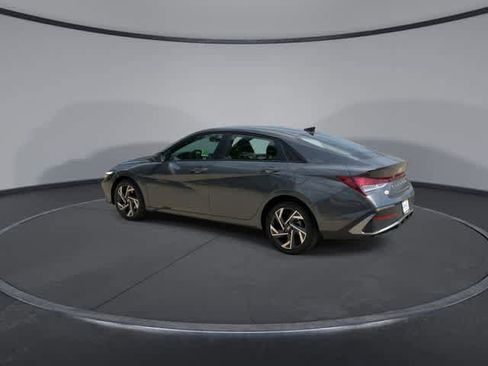 Used 2025 Hyundai Elantra Sport FWD image 2