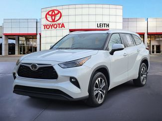 Used 2022 Toyota Highlander XLE video 1