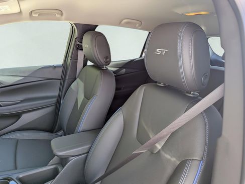 Used 2026 Buick Encore GX Sport Touring image 9