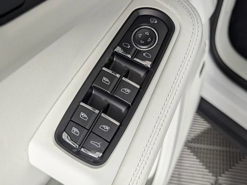 New 2026 Porsche Macan AWD/4WD image 26