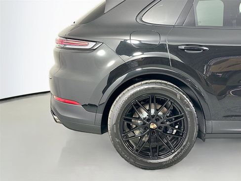 Certified 2025 Porsche Cayenne E-Hybrid AWD/4WD image 13