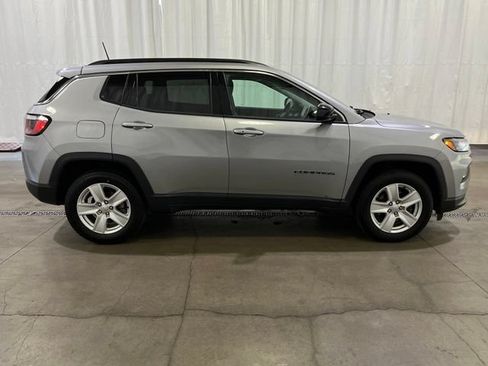 Used 2022 Jeep Compass Latitude w/ Sun and Sound Group AWD/4WD image 3