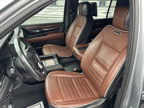 Used 2023 GMC Yukon XL Denali Ultimate image 5