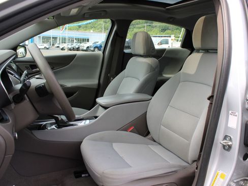 Used 2021 Chevrolet Malibu LT FWD image 13