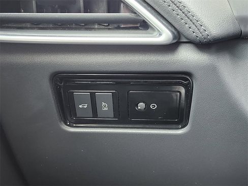 Used 2019 Jaguar F-PACE Prestige image 24