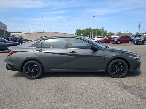 New 2026 Hyundai Elantra SEL Sport Premium FWD image 3