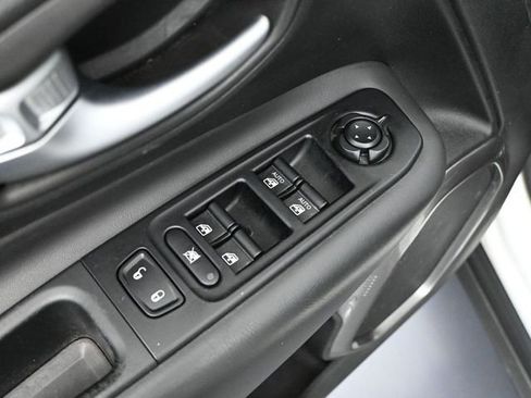 Used 2019 Jeep Renegade Limited w/ Safety and Security Group image 19