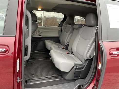 Certified 2023 Toyota Sienna XLE image 16