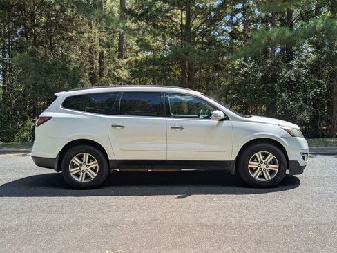 Used 2017 Chevrolet Traverse LT AWD/4WD image 11