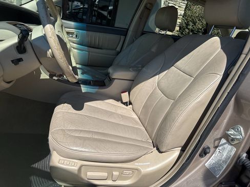 Used 2001 Toyota Avalon XLS image 10