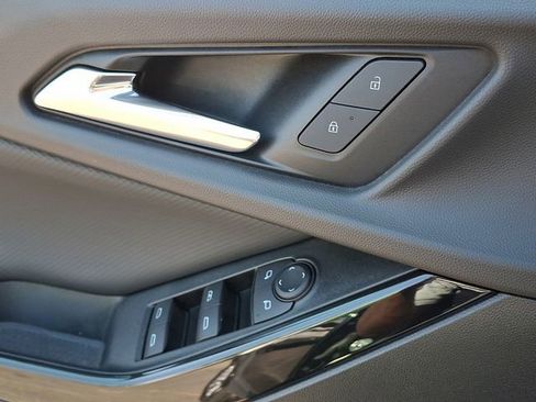 Used 2025 Chevrolet Equinox LT FWD image 19