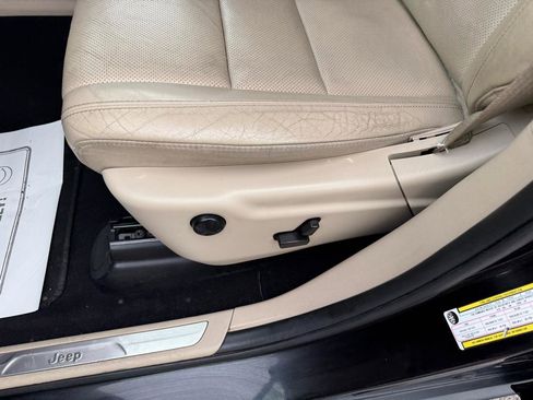 Used 2021 Jeep Grand Cherokee Limited w/ Luxury Group II image 13