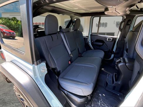 Used 2024 Jeep Wrangler Unlimited AWD/4WD image 24