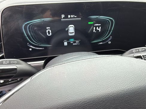 Used 2024 Kia Niro SX Touring image 21