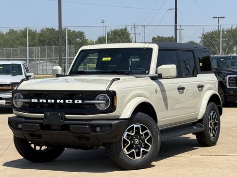 New 2026 Ford Bronco Outer Banks AWD/4WD image 1