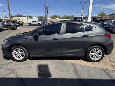 Used 2017 Chevrolet Cruze LT FWD image 5