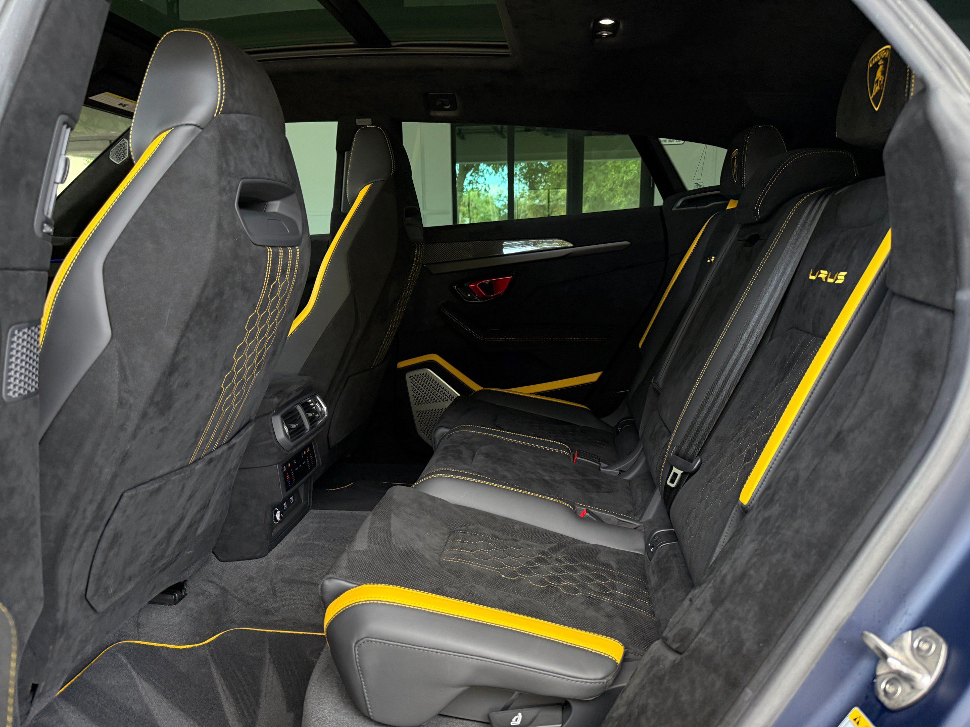Used 2024 Lamborghini Urus Performante AWD/4WD image 25