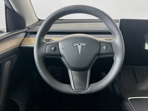 Used 2025 Tesla Model Y Long Range RWD image 17