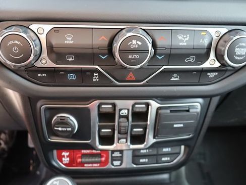 Used 2024 Jeep Wrangler Unlimited Rubicon 4xe AWD/4WD image 35