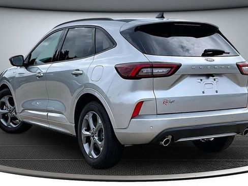 Used 2023 Ford Escape ST-Line w/ Tech Pack #1 FWD image 4
