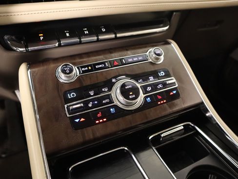 Used 2020 Lincoln Aviator Reserve w/ Equipment Group 202A image 8