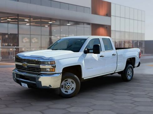 Used 2015 Chevrolet Silverado 2500 W/T RWD image 2