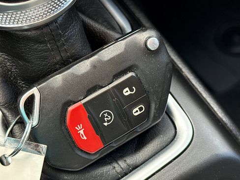 Used 2023 Jeep Gladiator Sport AWD/4WD image 32