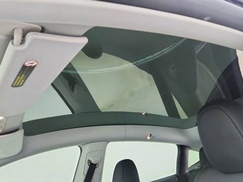 Used 2024 Tesla Model Y Long Range image 53