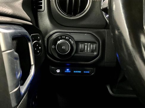 Used 2022 Jeep Wrangler Unlimited Sahara image 15