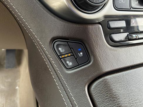Used 2020 Chevrolet Suburban Premier image 31