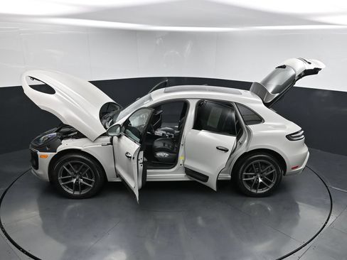 Certified 2025 Porsche Macan Turbo AWD/4WD image 32