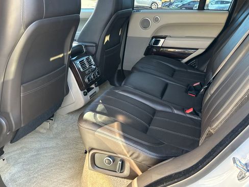 Used 2016 Land Rover Range Rover HSE image 18