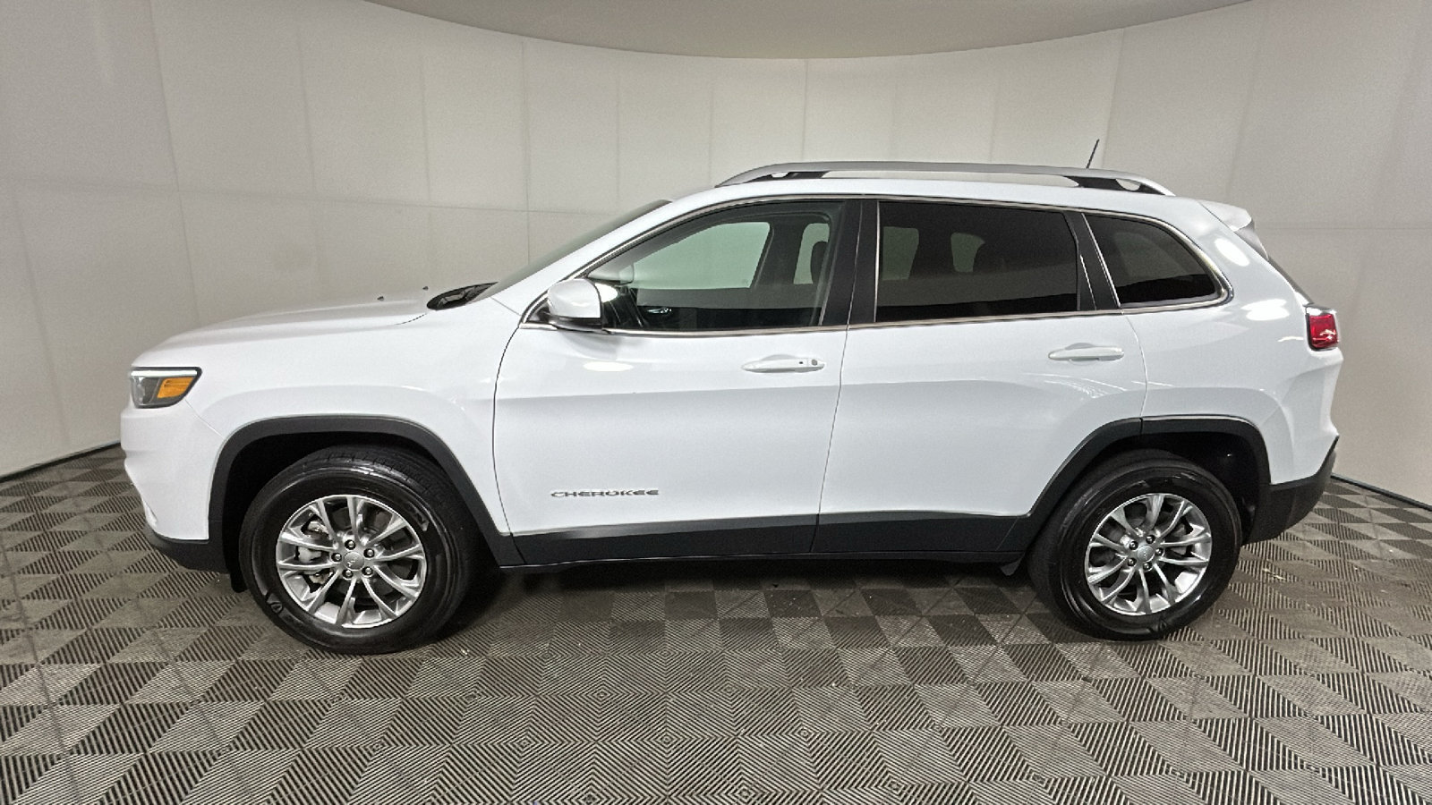 Used 2021 Jeep Cherokee Latitude Lux w/ Sun & Sound Group AWD/4WD image 7