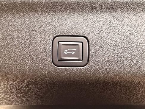 Used 2025 GMC Yukon XL AT4 w/ AT4 Premium Package image 9