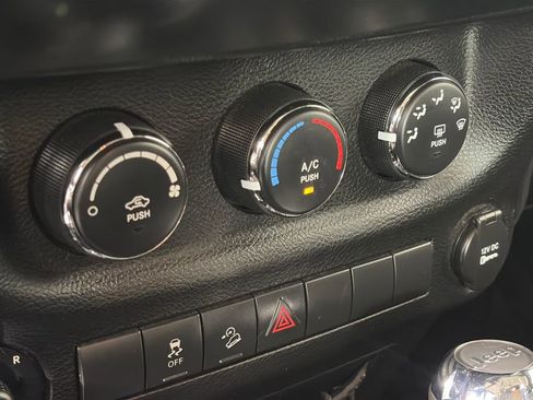 Used 2011 Jeep Wrangler Unlimited Sport image 21