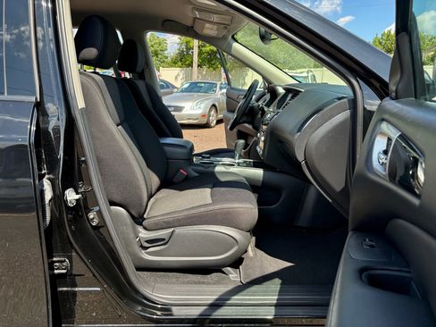 Used 2019 Nissan Pathfinder SV image 30