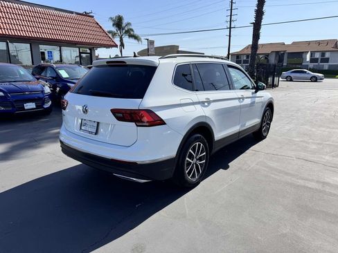 Used 2020 Volkswagen Tiguan SE w/ Panoramic Sunroof Package FWD image 6