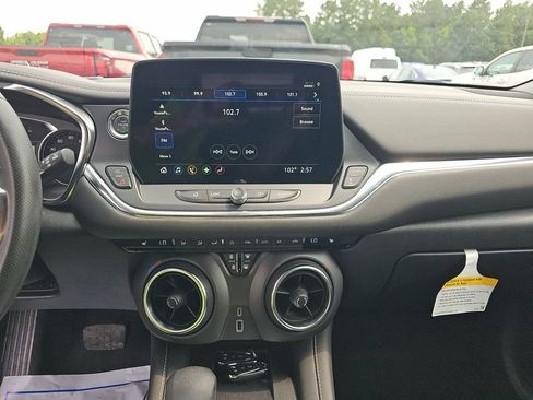 Used 2024 Chevrolet Blazer LT w/ Convenience Package FWD image 12