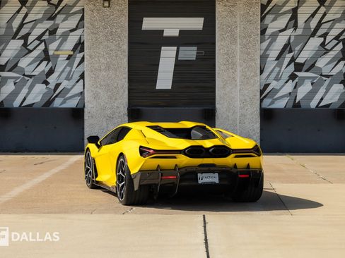 Used 2024 Lamborghini Revuelto AWD/4WD image 11