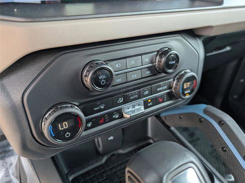 Used 2024 Ford Bronco Wildtrak image 20