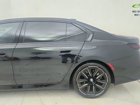 Used 2025 BMW i7 eDrive50 w/ M Sport Package RWD image 10