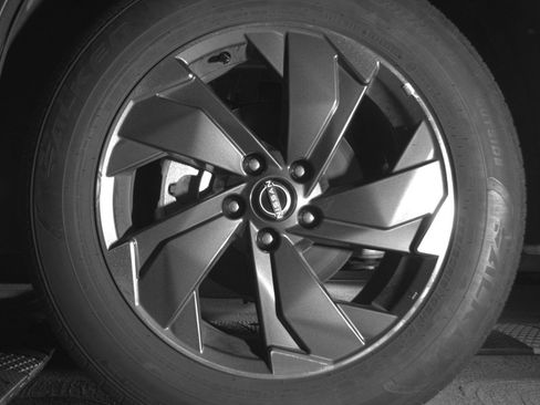 Used 2025 Nissan Rogue SV image 12