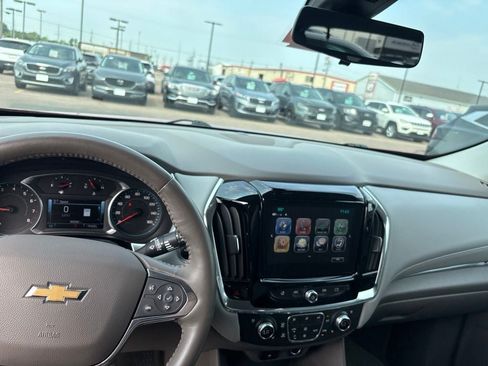 Used 2018 Chevrolet Traverse Premier w/ Driver Confidence II Package FWD image 14